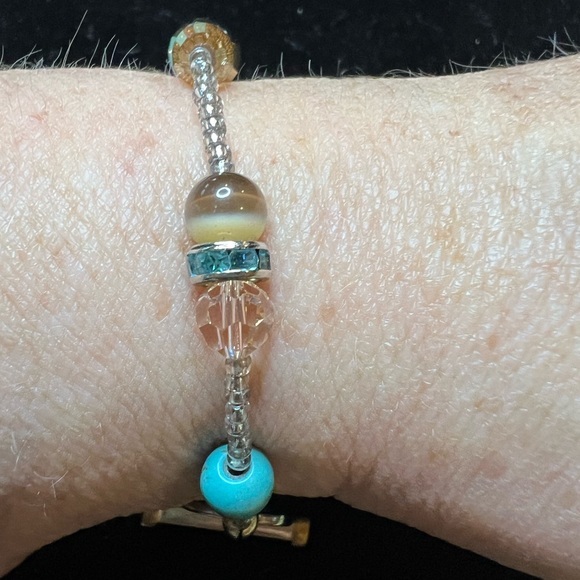 Gulten Dye swavorski crystal toggle bracelet. 7 inches. SPARKLES!!! - Picture 4 of 9